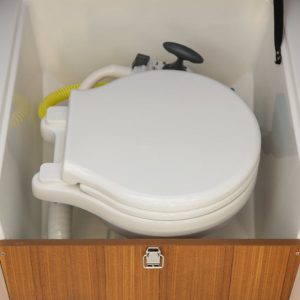 Splachovací WC s odpadní nádrží