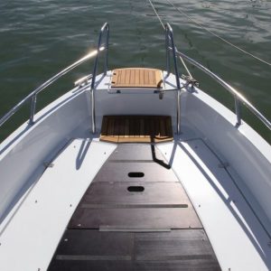 Polstrování opalovací paluby AMT 210 BR