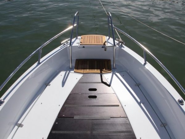 Polstrování opalovací paluby AMT 210 BR